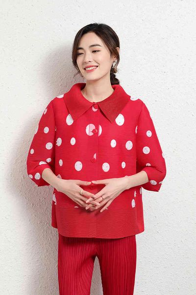 dresses miyake folds half sleeve polka dot print turn-down collar single breasted loose beading coat, White
dresses miyake folds half sleeve polka dot print turn-down collar single breasted loose beading coat, White