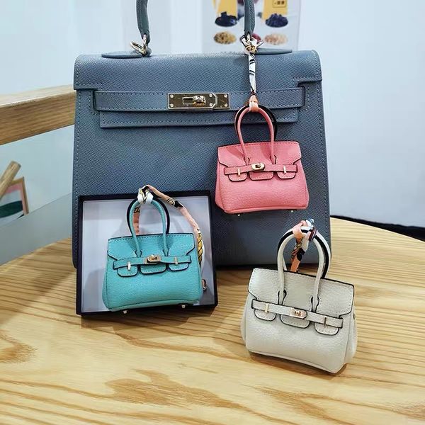 luxury bag tag key holder lady keychain ring case handbags hook designer mini bags hanger airpods cases earphone accessories mini wallet sat, Black
luxury bag tag key holder lady keychain ring case handbags hook designer mini bags hanger airpods cases earphone accessories mini wallet sat, Black