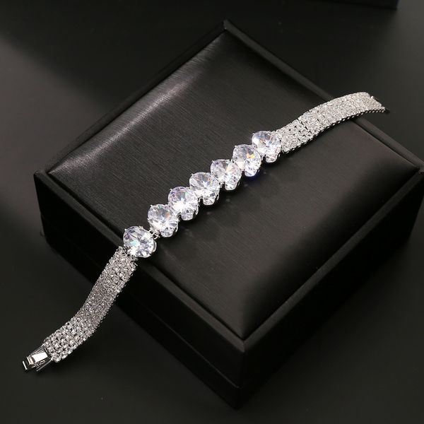 factory wholesale jewelry full diamond bracelet women's fashion personality zircon handpiece bridal bracelet b284 party gift
factory wholesale jewelry full diamond bracelet women's fashion personality zircon handpiece bridal bracelet b284 party gift