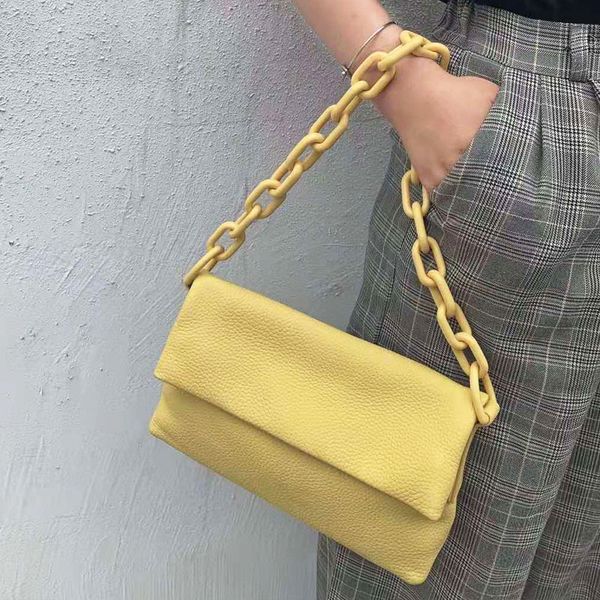 design hand 2021 new leather women's fashion simple small square head layer cowhide chain niche single shoulder messenger handbag, Red;black
design hand 2021 new leather women's fashion simple small square head layer cowhide chain niche single shoulder messenger handbag, Red;black