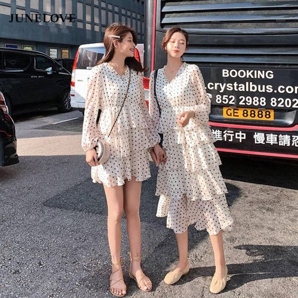 junelove 2021 spring women v-neck ruffles long sleeve dress vintage lady elegant dot chiffon pleated female boho vestidos casual dresses, Black;gray
junelove 2021 spring women v-neck ruffles long sleeve dress vintage lady elegant dot chiffon pleated female boho vestidos casual dresses, Black;gray