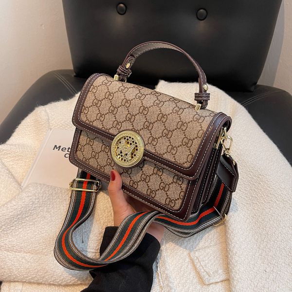 80% store online sales autumn and winter printed handbag texture style wide shoulder strap single shoulder bag leisure messenger small squar, Black;red
80% store online sales autumn and winter printed handbag texture style wide shoulder strap single shoulder bag leisure messenger small squar, Black;red