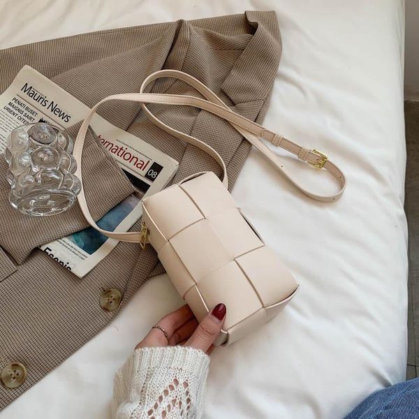 shoulder bags woven beaded pu leather small for women 2021 knitting female crossbody bag casual luxury women's brand handbag
shoulder bags woven beaded pu leather small for women 2021 knitting female crossbody bag casual luxury women's brand handbag