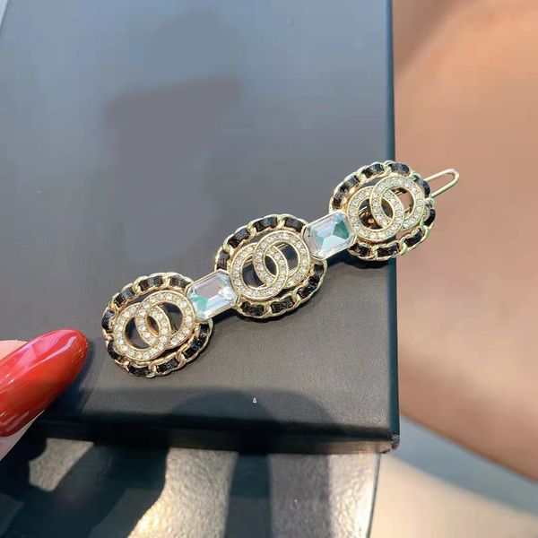 luxury designer diamond leather braided letters hair clips barrettes ladies fashion simple jewelry, Golden;silver
luxury designer diamond leather braided letters hair clips barrettes ladies fashion simple jewelry, Golden;silver
