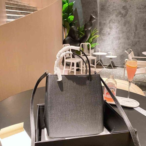 factory outlet design 2021 autumn trendy mini handbag canvas with cowhide shoulder strap, atmospheric fashion bag, handbag
factory outlet design 2021 autumn trendy mini handbag canvas with cowhide shoulder strap, atmospheric fashion bag, handbag