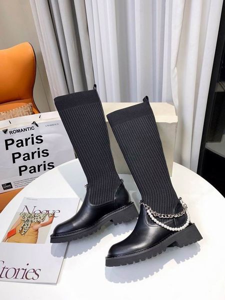 2021 luxury martin boots brands designer platform half boot black leather with pearl and chain womens booties winter snow work shoes origina
2021 luxury martin boots brands designer platform half boot black leather with pearl and chain womens booties winter snow work shoes origina