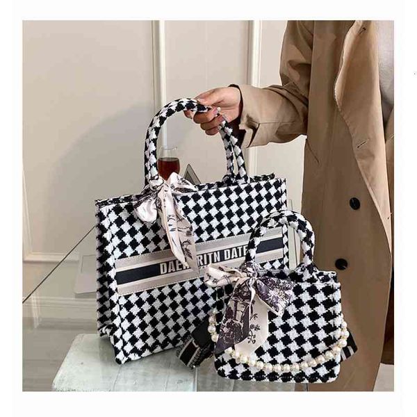 briefcase temperament black and white lattice portable women's bag 2021 chain single shoulder messenger tote handbag, Black;red
briefcase temperament black and white lattice portable women's bag 2021 chain single shoulder messenger tote handbag, Black;red