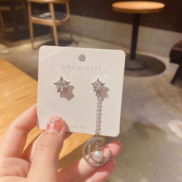 925 silver needle asymmetric five pointed zircon female star moon new fashion earrings of dongdamen, south korea, Black
925 silver needle asymmetric five pointed zircon female star moon new fashion earrings of dongdamen, south korea, Black