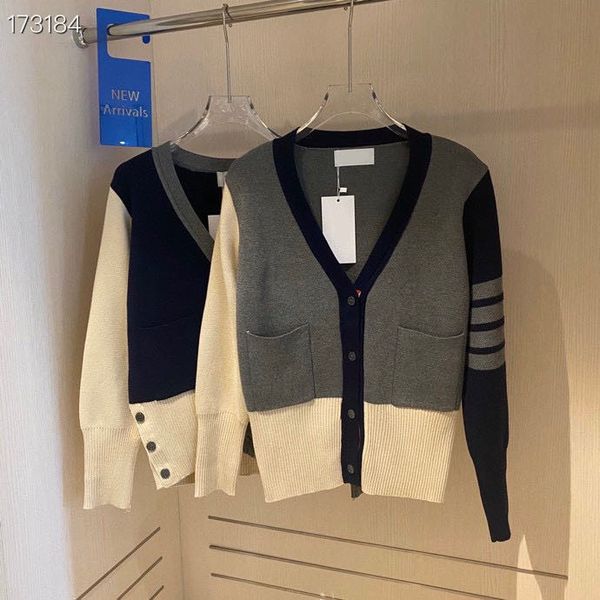 design clothing autumn 21 v-neck cardigan knitted long sleeve color blocked jacket simple and versatile korean version, White;black
design clothing autumn 21 v-neck cardigan knitted long sleeve color blocked jacket simple and versatile korean version, White;black