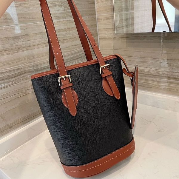 changing leathe bucket mother bag ladies old flower fabric crossbody bags quality handbag zipper closure microfiber lining
changing leathe bucket mother bag ladies old flower fabric crossbody bags quality handbag zipper closure microfiber lining