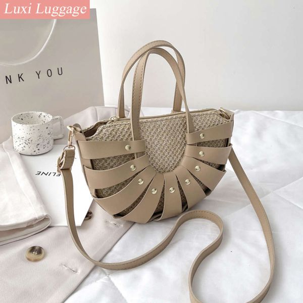 luxury straw shoulder handbag 2021 hollow out women bag single fashion splicing half round saddle
luxury straw shoulder handbag 2021 hollow out women bag single fashion splicing half round saddle