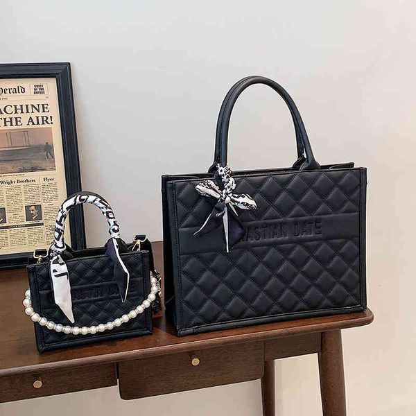 2022 factory wholesale new large capacity women's fashion lingge messenger bag summer simple single shoulder portable tote bag 4jbw
2022 factory wholesale new large capacity women's fashion lingge messenger bag summer simple single shoulder portable tote bag 4jbw