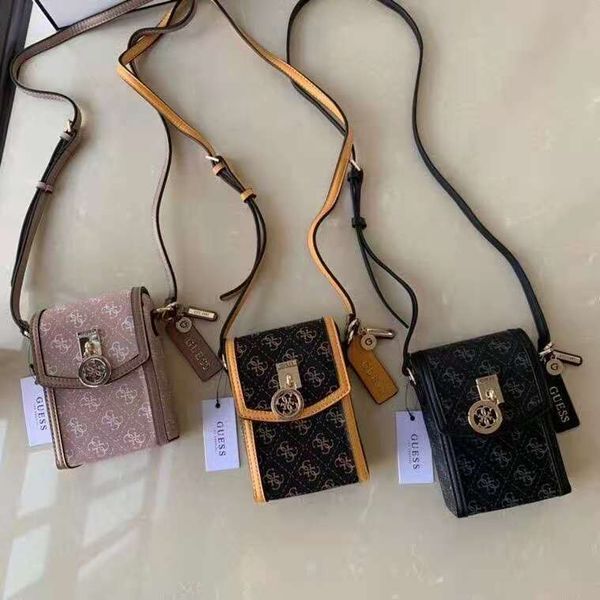 designer tiktok 2021 new old with vibrato, the same printed mobile phone bag, zero wallet pocket.
designer tiktok 2021 new old with vibrato, the same printed mobile phone bag, zero wallet pocket.