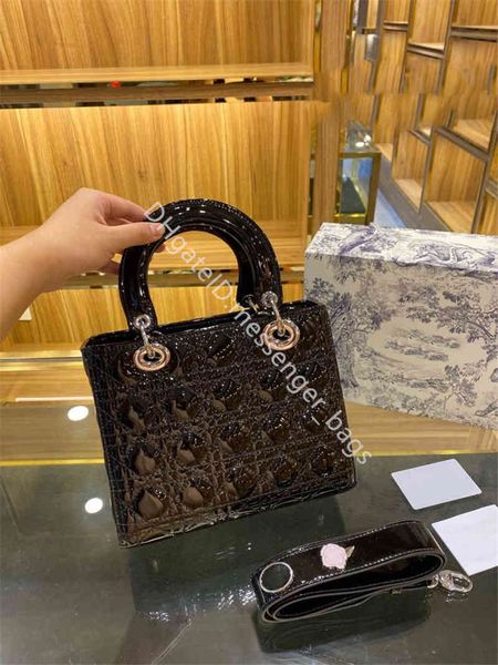 2021 caro shoulder bags totes famous designer women fashion handbags check, plaid & tartan genuine leather
2021 caro shoulder bags totes famous designer women fashion handbags check, plaid & tartan genuine leather