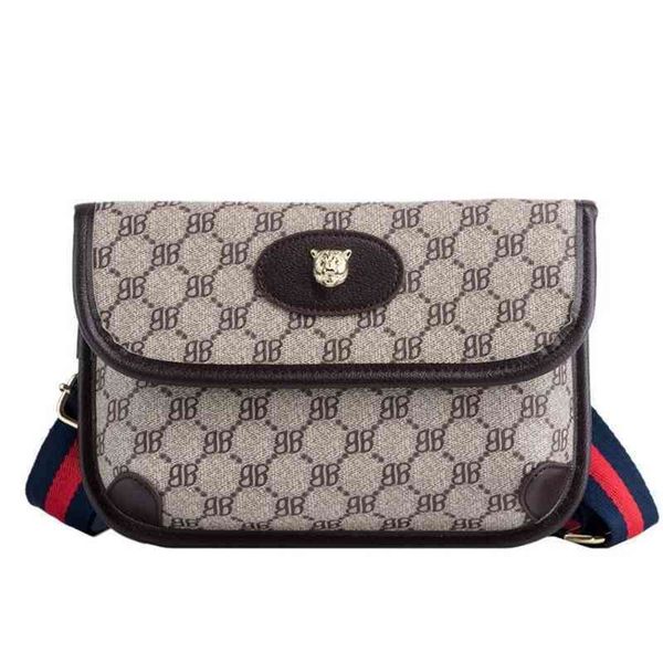 2022 factory outlet online handbags head waist double printing flip messenger women's bag
2022 factory outlet online handbags head waist double printing flip messenger women's bag