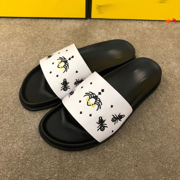 luxurys men slippers designer rubber slides sandal mens designers flat fashion shoes beach flip flops flower with box size 39-45 -g312, Black
luxurys men slippers designer rubber slides sandal mens designers flat fashion shoes beach flip flops flower with box size 39-45 -g312, Black