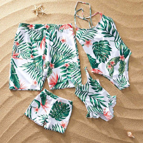 bikini 2021 men's swimwear swimsuit mother daughter father son family four piece set
bikini 2021 men's swimwear swimsuit mother daughter father son family four piece set