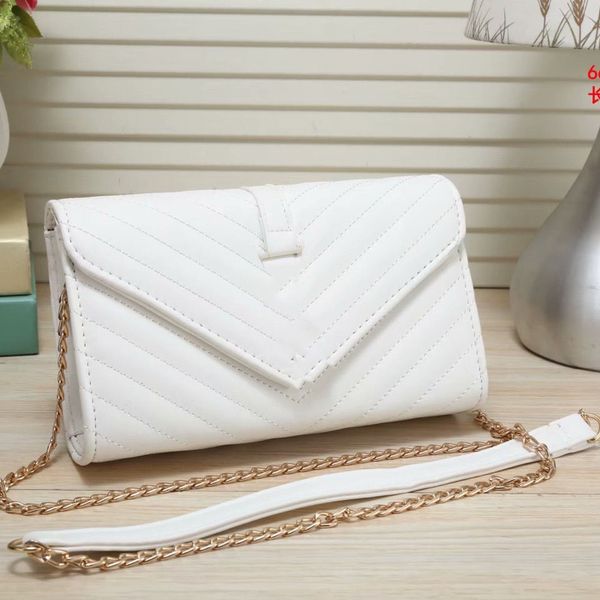 2022 fashion brand designer bags rhombic chain bag female handbags european and american messenger bag small square christmas, Black;red
2022 fashion brand designer bags rhombic chain bag female handbags european and american messenger bag small square christmas, Black;red