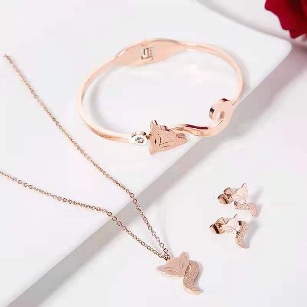 bracelet japan and south korea stainless steel jewelry set titanium necklace earring, Golden;silver
bracelet japan and south korea stainless steel jewelry set titanium necklace earring, Golden;silver