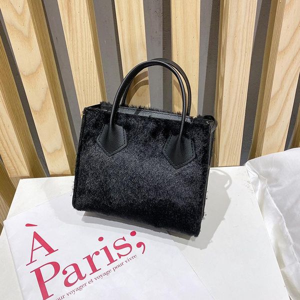 duffel bags female bag 2021 winter trendy texture small square simple trend atmospheric one-shoulder messenger net red handbag
duffel bags female bag 2021 winter trendy texture small square simple trend atmospheric one-shoulder messenger net red handbag