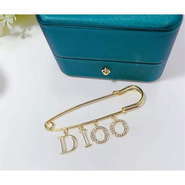 special offer 75%off outlet brass material fashion simple pin star same letter brooch, Gray
special offer 75%off outlet brass material fashion simple pin star same letter brooch, Gray