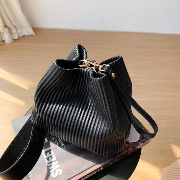 evening bags two usages luxury design ladies pu leather shoulder handbag pure color messenger bag women's soft fashion hobos crossbody
evening bags two usages luxury design ladies pu leather shoulder handbag pure color messenger bag women's soft fashion hobos crossbody