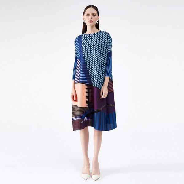 casual dresses miyak pleated loose geometric print mini dress female summer plus size o-neck three quarters sleeve fashion women, Black;gray
casual dresses miyak pleated loose geometric print mini dress female summer plus size o-neck three quarters sleeve fashion women, Black;gray