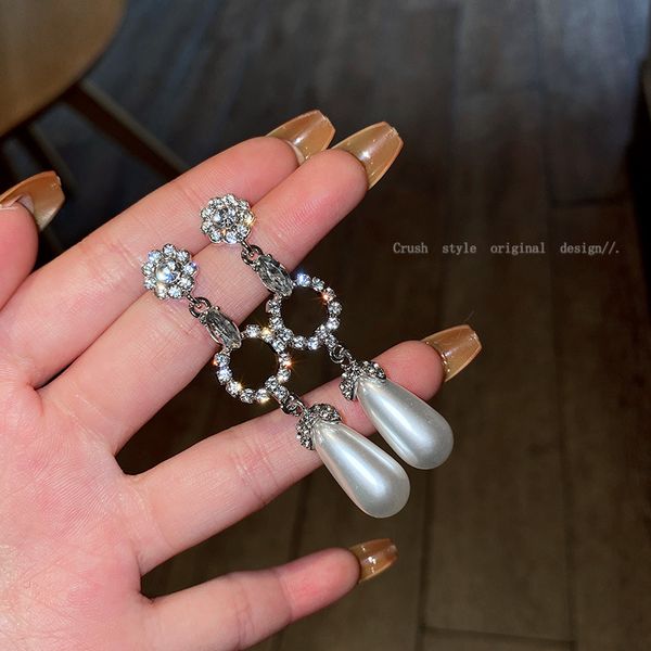 925 silver needle diamond pearl flower ring earrings indifference fashion design earrings net red temperament earrings
925 silver needle diamond pearl flower ring earrings indifference fashion design earrings net red temperament earrings