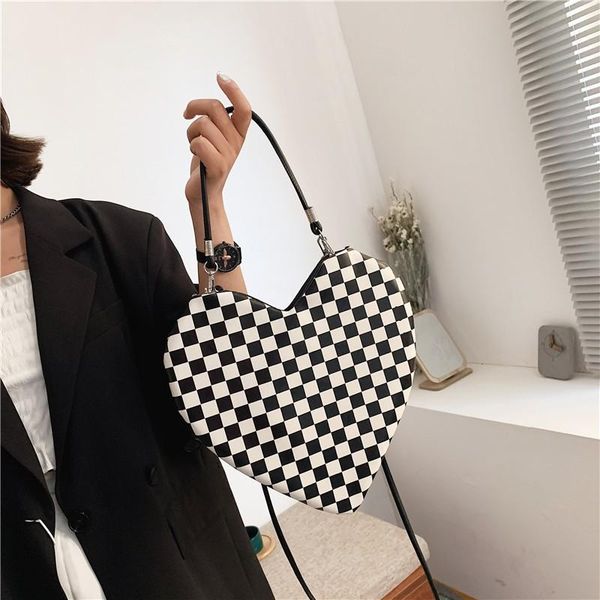 evening bags 2021 crossbody bag fashion heart-shaped shoulder female handbags underarm package summer wild phone pack
evening bags 2021 crossbody bag fashion heart-shaped shoulder female handbags underarm package summer wild phone pack