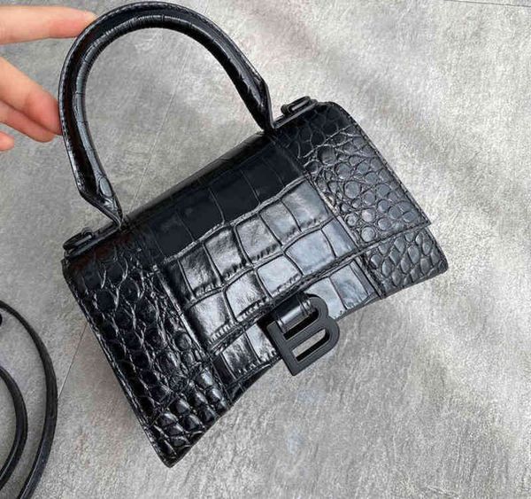 designer luxury handbags bag 2022 fashion hourglass versatile messenger shoulder b-shaped
designer luxury handbags bag 2022 fashion hourglass versatile messenger shoulder b-shaped