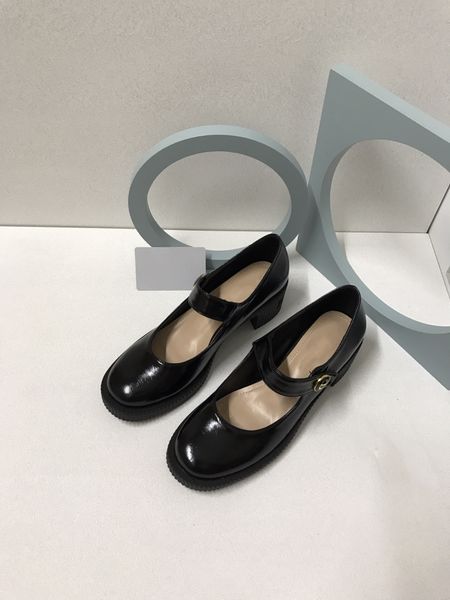 leather half drag slipper sandals and slippers female ins tide tow muller shoes, summer new style baotou lazy 01, Black
leather half drag slipper sandals and slippers female ins tide tow muller shoes, summer new style baotou lazy 01, Black