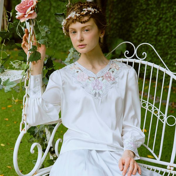 women's blouses & shirts fall korean fashion hollow out rose floral embroidery handmade beading vintage brief white pink i8g3
women's blouses & shirts fall korean fashion hollow out rose floral embroidery handmade beading vintage brief white pink i8g3