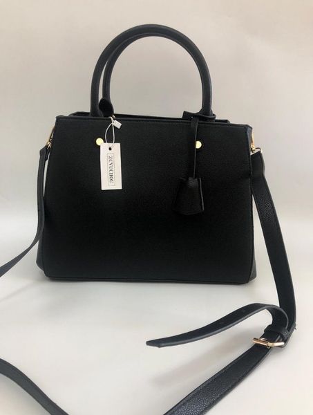 2020 women genuine leather designer onthego handbags tote twist handbag messenger shopping bag shoulder pockets totes cosmetic bag
2020 women genuine leather designer onthego handbags tote twist handbag messenger shopping bag shoulder pockets totes cosmetic bag