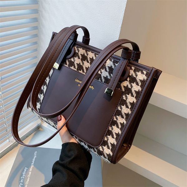thousand bird lattice women's bag niche design 2021 fashion leopard single shoulder armpit small square
thousand bird lattice women's bag niche design 2021 fashion leopard single shoulder armpit small square