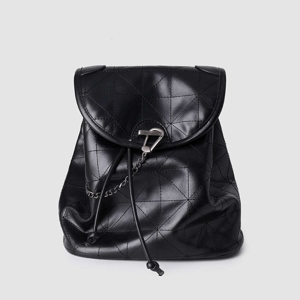 2021 women's bag black flip soft backpack fashion lingge large capacity schoolbag student backpack single shoulder
2021 women's bag black flip soft backpack fashion lingge large capacity schoolbag student backpack single shoulder