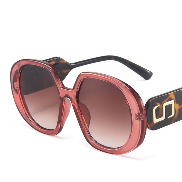 2021 new elegant luxury brand polygon women's sunglass retro wide-legged big frame sun shade eyeglass female uv400 eyewear, White;black
2021 new elegant luxury brand polygon women's sunglass retro wide-legged big frame sun shade eyeglass female uv400 eyewear, White;black