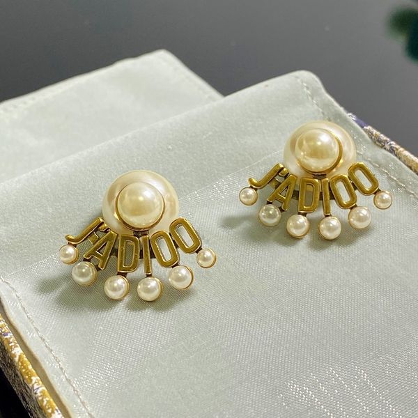 temperament fan pearl earrings female 925 silver needle allergy high version earrings female with gift box package, Golden
temperament fan pearl earrings female 925 silver needle allergy high version earrings female with gift box package, Golden