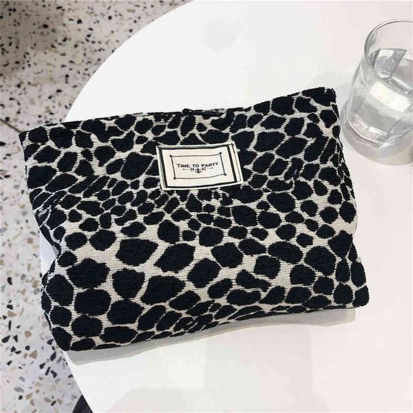 fashion leopard print cosmetic bag canvas washing bag large capacity women travel cosmetic pouch make up storage bags clutches 220108
fashion leopard print cosmetic bag canvas washing bag large capacity women travel cosmetic pouch make up storage bags clutches 220108