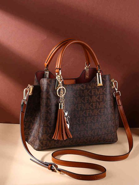 handbag women's 2021 fashion advanced feeling bag net red foreign style versatile large capacity messenger autumn and winter, Black;red
handbag women's 2021 fashion advanced feeling bag net red foreign style versatile large capacity messenger autumn and winter, Black;red