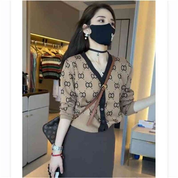 europe station autumn and winter fashion leisure versatile european brand contrast color small fragrance v-neck knitted, Black;brown
europe station autumn and winter fashion leisure versatile european brand contrast color small fragrance v-neck knitted, Black;brown