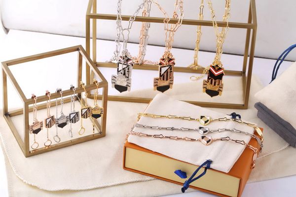 europe america fashion jewelry sets lady womens gold/silver/rose-color metal engraved v initials enamel shield necklace bracelet earrings, Black
europe america fashion jewelry sets lady womens gold/silver/rose-color metal engraved v initials enamel shield necklace bracelet earrings, Black