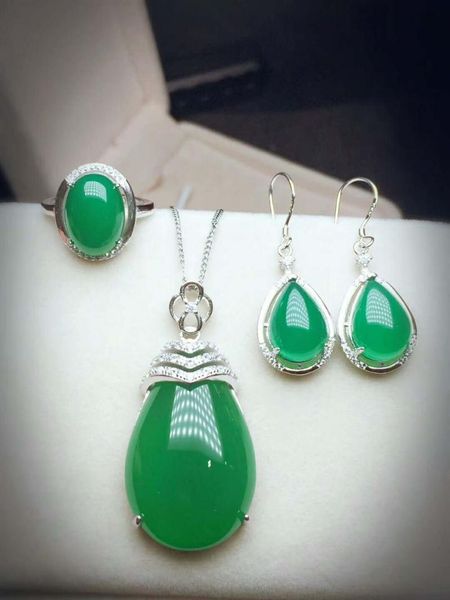 bracelet, earrings & necklace c15#925 silver inlaid natural chalcedony set, the jade face is clean and translucent, Black
bracelet, earrings & necklace c15#925 silver inlaid natural chalcedony set, the jade face is clean and translucent, Black