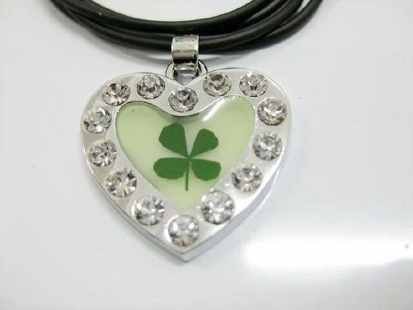 100 pcs fashion real four leaf clover design heart shamrock vogue pendant, Silver
100 pcs fashion real four leaf clover design heart shamrock vogue pendant, Silver
