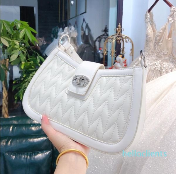 luxury designer shoulder bag in microfiber leather sweet and exquisite diamond crystal chain strap women's handbag fashion black white
luxury designer shoulder bag in microfiber leather sweet and exquisite diamond crystal chain strap women's handbag fashion black white