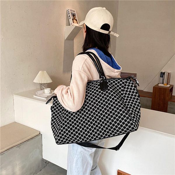outdoor bags fashion portable travel bag male large capacity storage short distance light luggage simple duffel female
outdoor bags fashion portable travel bag male large capacity storage short distance light luggage simple duffel female