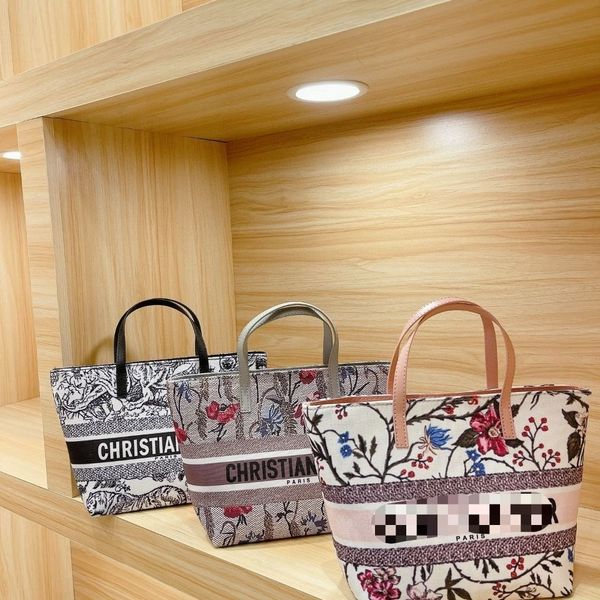 the bag that i use most times this year has large capacity, concave shape and exquisite style zmm
the bag that i use most times this year has large capacity, concave shape and exquisite style zmm