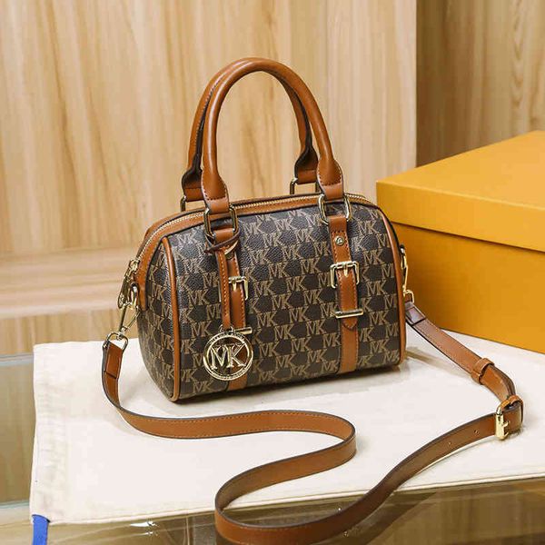 bags handbag hands pillow women's 2021 fashion boston portable barrel versatile single shoulder bag autumn winter messenger, Black;red
bags handbag hands pillow women's 2021 fashion boston portable barrel versatile single shoulder bag autumn winter messenger, Black;red