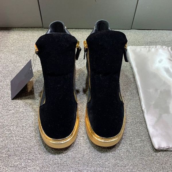 2021 luxurys designers shoes brand women sports men sneaker casual knitted metal feeling, Black;red
2021 luxurys designers shoes brand women sports men sneaker casual knitted metal feeling, Black;red