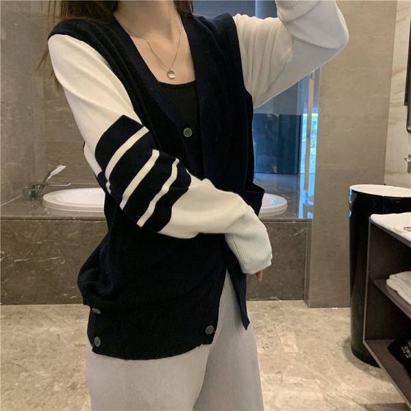 pineapple autumn and winter new tb wool sweater splicing cardigan lovers loose thin jacket women, White;black
pineapple autumn and winter new tb wool sweater splicing cardigan lovers loose thin jacket women, White;black