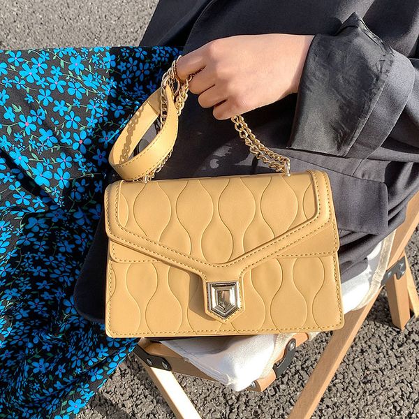 niche design female 2021 fashion high-end chain shoulder bag messenger square underarm dual-use width: 22cm bags
niche design female 2021 fashion high-end chain shoulder bag messenger square underarm dual-use width: 22cm bags
